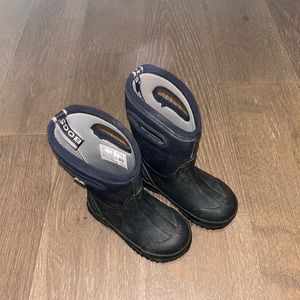 Kids boys Bogs winter boots size 10
